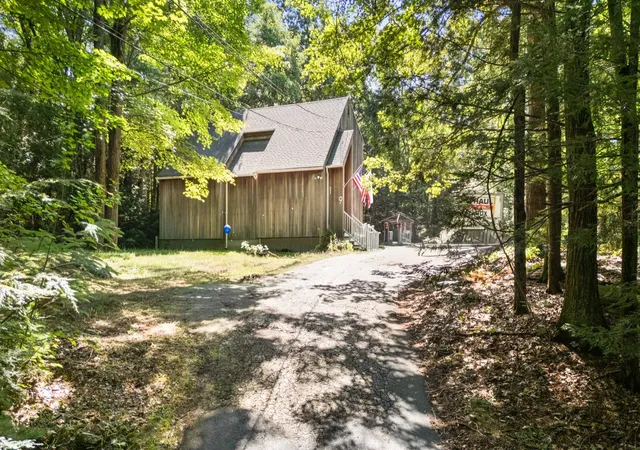 Photo 4 of Single family home for sale at 19 Jade Ct, Derry, NH 03038 | MLS# 5106763 | Listing updated on 2026-09-28