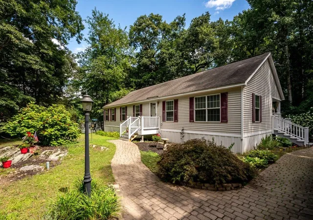 2nd image of 32 Bunker Ln, Madbury, NH 03823 | MLS# 5106794
