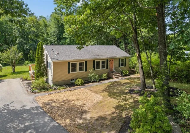 Photo 1 of Sale Pending at 103 Hardy Rd, Londonderry, NH 03053 | MLS# 5106814 | Listing updated on 2026-09-08