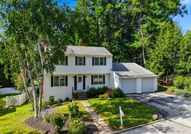 Photo 1 of Single family home for sale at 118 Lancelot Ave, Manchester, NH 03104 | MLS# 5106825 | Listing updated on 2026-09-07