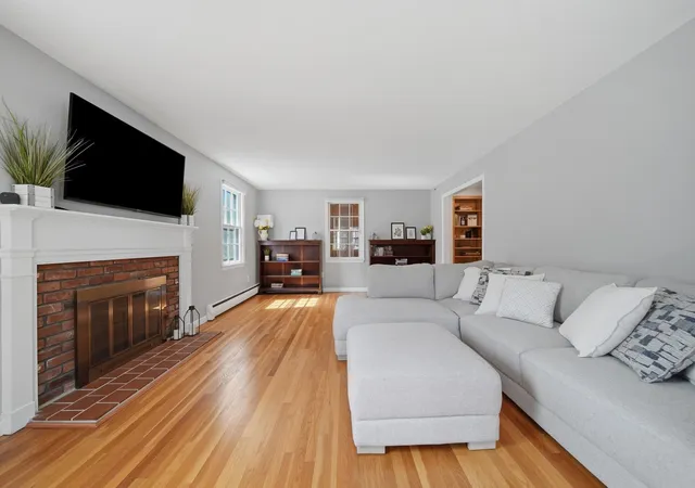 Photo 2 of Single family home for sale at 118 Lancelot Ave, Manchester, NH 03104 | MLS# 5106825 | Listing updated on 2026-09-07