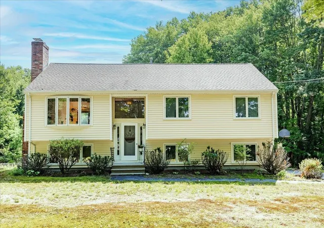 Photo 2 of Single family home for sale at 69 Peaslee Rd, Merrimack, NH 03054 | MLS# 5106826 | Listing updated on 2026-09-13