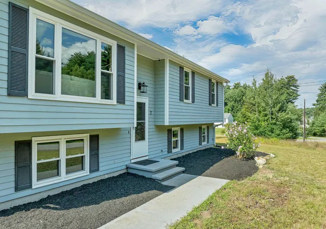 Photo 2 of Sale Pending at 7 Manter Mill Rd, Londonderry, NH 03053 | MLS# 5106832 | Listing updated on 2026-09-09