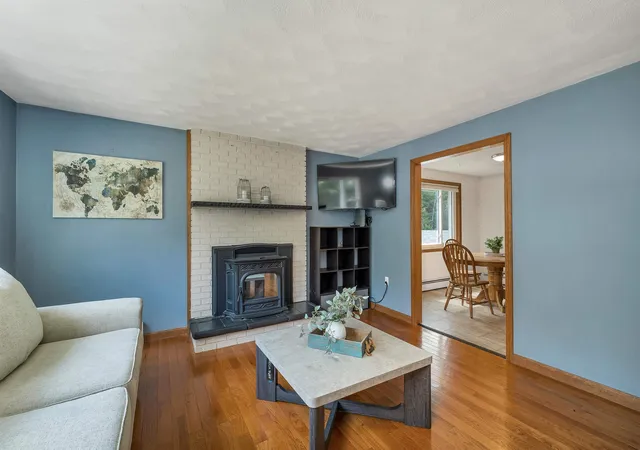 Photo 3 of Sale Pending at 7 Manter Mill Rd, Londonderry, NH 03053 | MLS# 5106832 | Listing updated on 2026-09-09