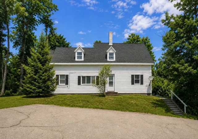 2nd image of 7 Crescent St, Pittsfield, NH 03263 | MLS# 5106833