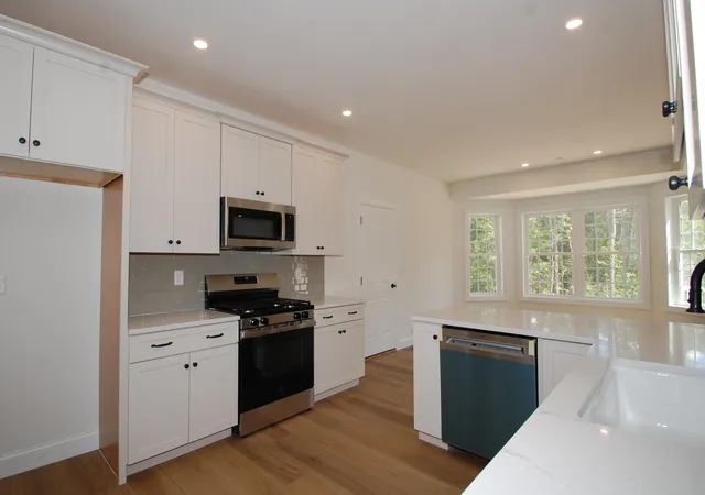 Photo 2 of Single family home for sale at 122 South Rd, Londonderry, NH 03053 | MLS# 5106836 | Listing updated on 2026-09-10