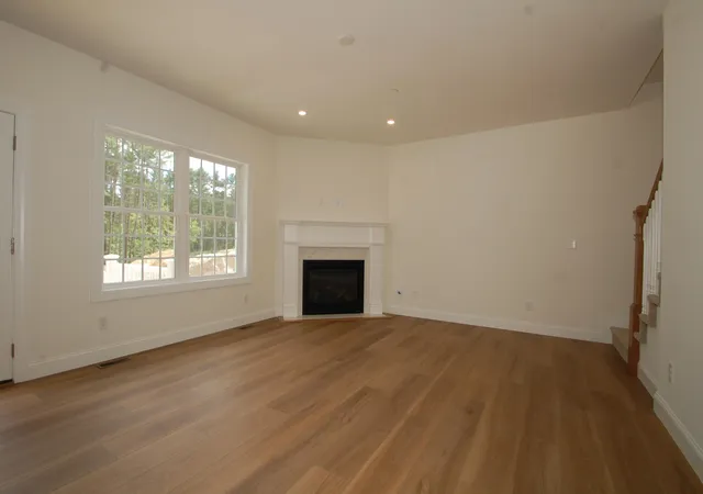 Photo 4 of Single family home for sale at 122 South Rd, Londonderry, NH 03053 | MLS# 5106836 | Listing updated on 2026-09-10