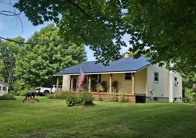 Photo 2 of Single family home for sale at 1802 Darling Hill Rd, Derby, VT 05829 | MLS# 5106841 | Listing updated on 2026-08-30