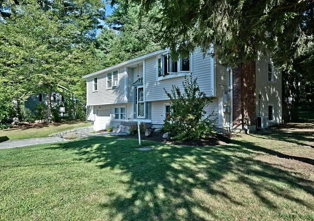 2nd image of 4 Brewster St, Merrimack, NH 03054 | MLS# 5106843