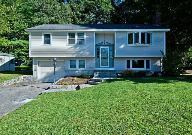 Photo 3 of Sale Pending at 4 Brewster St, Merrimack, NH 03054 | MLS# 5106843 | Listing updated on 2026-08-31