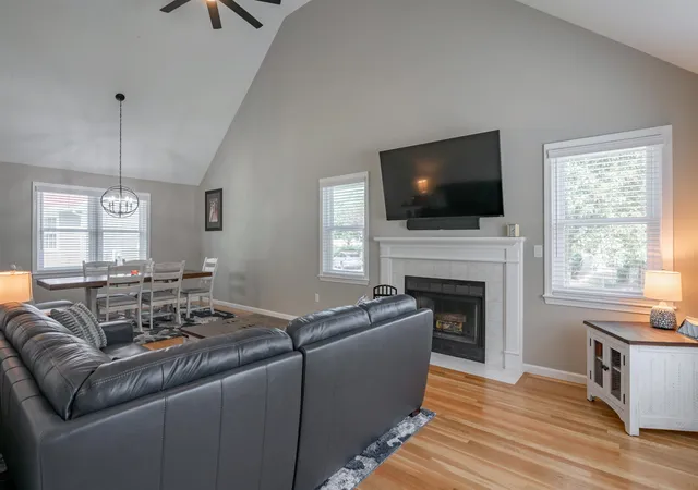 2nd image of 3 Honeysuckle Ct #29, Nashua, NH 03063 | MLS# 5106859