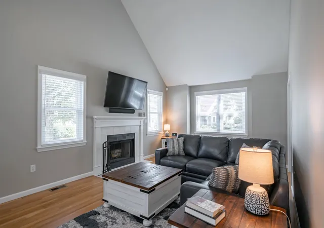 4th image of 3 Honeysuckle Ct #29, Nashua, NH 03063 | MLS# 5106859