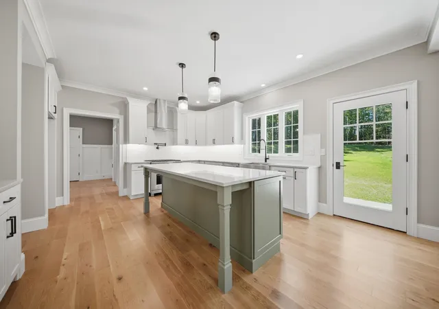 3rd image of 109 Crowley Rd, Chester, NH 03036 | MLS# 5106863