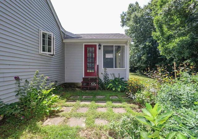 4th image of 7 Rainbow Dr, Londonderry, NH 03053 | MLS# 5106883