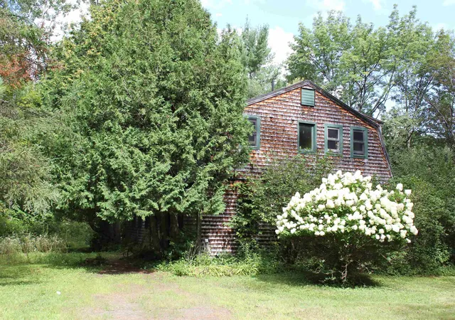 Photo 3 of Single family home for sale at 1049 Barker Rd, Thetford, VT 05058 | MLS# 5106889 | Listing updated on 2026-08-27
