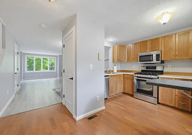 2nd image of 28 Swift Ln, Merrimack, NH 03054 | MLS# 5106890