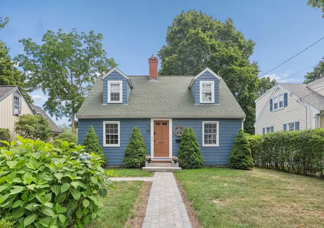 Photo 1 of Single family home for sale at 1384 Islington St, Portsmouth, NH 03801 | MLS# 5106894 | Listing updated on 2026-09-17