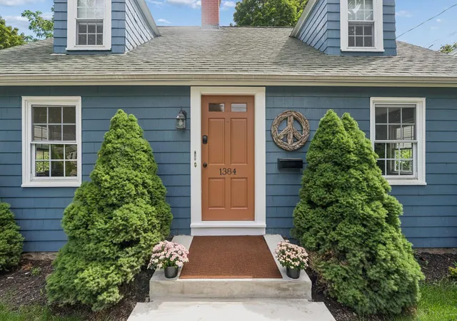 Photo 2 of Single family home for sale at 1384 Islington St, Portsmouth, NH 03801 | MLS# 5106894 | Listing updated on 2026-09-17