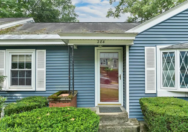 Photo 3 of Single family home for sale at 284 Hawthorne St, Manchester, NH 03104 | MLS# 5106900 | Listing updated on 2026-09-08