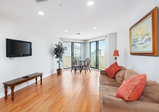 3rd image of 567 Ocean Blvd #205, Hampton, NH 03842 | MLS# 5106910