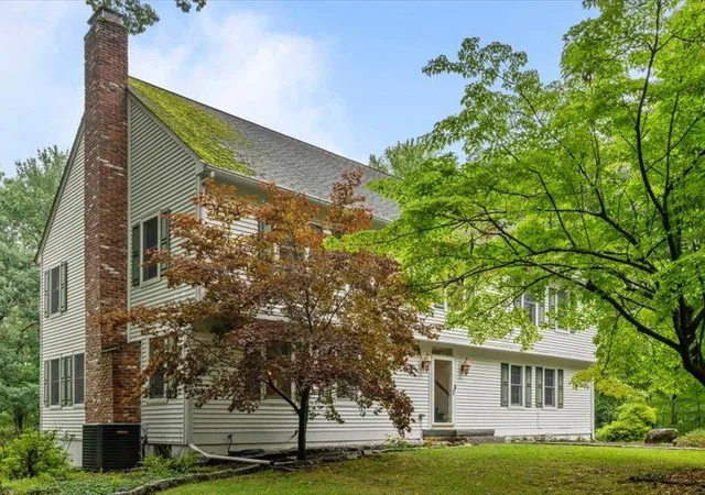 Photo 2 of Single family home for sale at 80 Mack Hill Rd, Amherst, NH 03031 | MLS# 5106933 | Listing updated on 2026-09-16