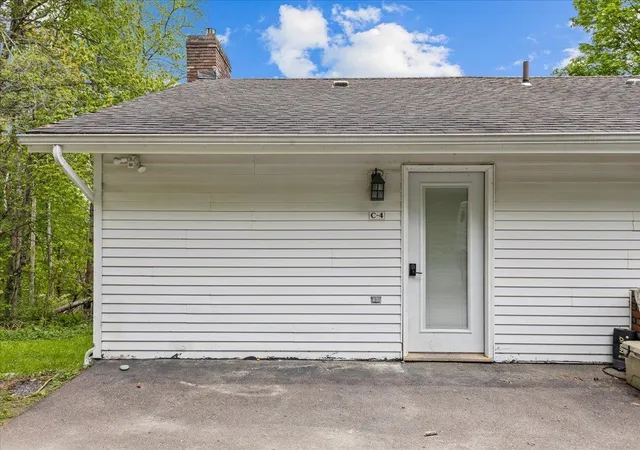 Photo 4 of Sale Pending at 60 Snowdrift Ln #C4, Stowe, VT 05672 | MLS# 5106935 | Listing updated on 2026-09-10