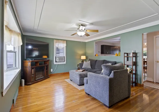 Photo 3 of Sale Pending at 17 Lund St, Nashua, NH 03060 | MLS# 5106936 | Listing updated on 2026-09-01