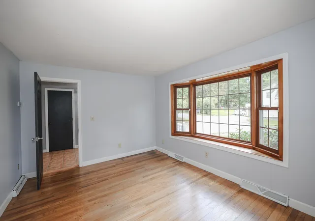 5th image of 28 Swan Ave, Bedford, NH 03110 | MLS# 5106943