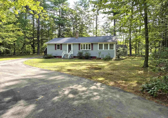 Photo 3 of Single family home for sale at 310 Robinhood Rd, Wakefield, NH 03830 | MLS# 5106989 | Listing updated on 2026-09-15