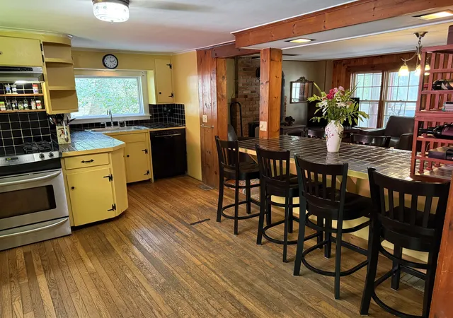 Photo 4 of Single family home for sale at 686 Route 30, Dorset, VT 05261 | MLS# 5106993 | Listing updated on 2026-09-15