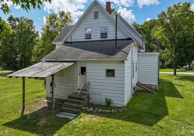 Photo 3 of Sale Pending at 729 North St, Brandon, VT 05733 | MLS# 5106998 | Listing updated on 2026-09-11