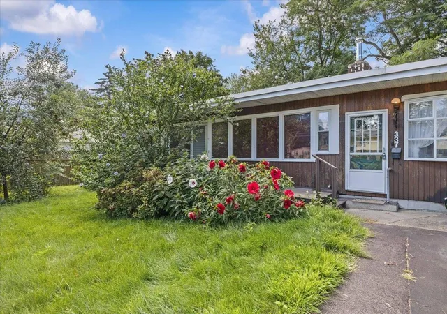Photo 1 of Single family home for sale at 337 Hinesburg Rd, South Burlington, VT 05403 | MLS# 5107003 | Listing updated on 2026-08-27