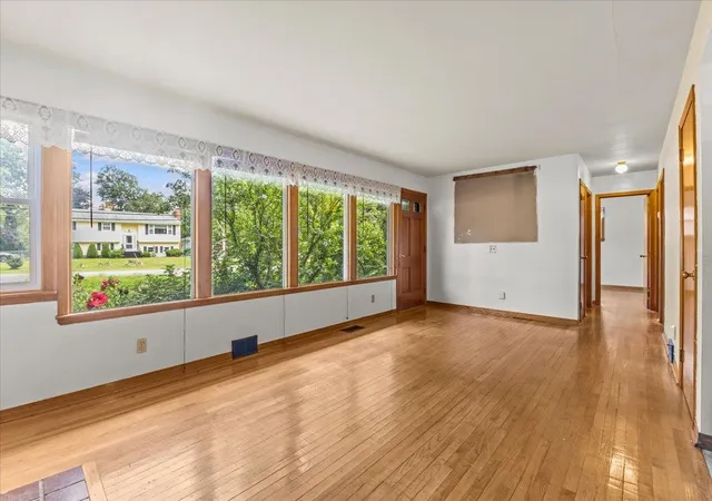 Photo 3 of Single family home for sale at 337 Hinesburg Rd, South Burlington, VT 05403 | MLS# 5107003 | Listing updated on 2026-08-27