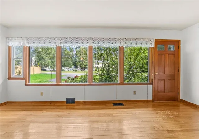 Photo 3 of Single family home for sale at 337 Hinesburg Rd, South Burlington, VT 05403 | MLS# 5107003 | Listing updated on 2026-08-27