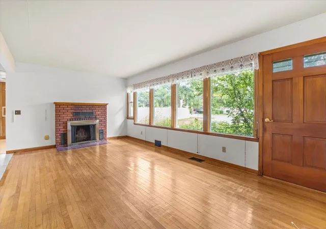 Photo 4 of Single family home for sale at 337 Hinesburg Rd, South Burlington, VT 05403 | MLS# 5107003 | Listing updated on 2026-08-27