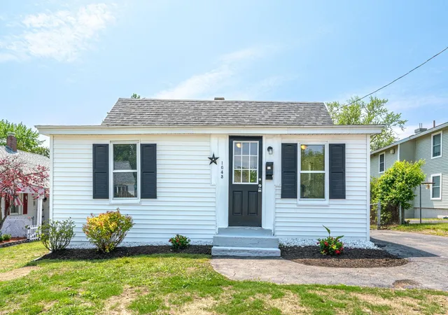 2nd image of 1043 Somerville St, Manchester, NH 03103 | MLS# 5107026