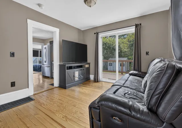 4th image of 1043 Somerville St, Manchester, NH 03103 | MLS# 5107026