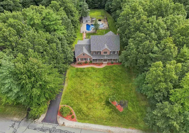 Photo 3 of Single family home for sale at 17 Mcafee Farm Rd, Bedford, NH 03110 | MLS# 5107032 | Listing updated on 2026-09-17
