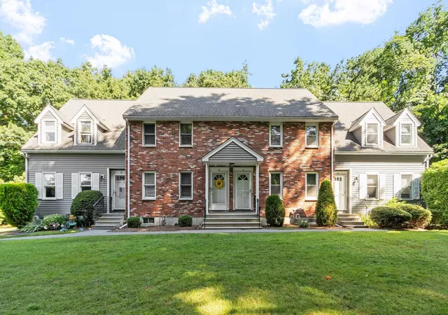 2nd image of 233 Oak Ridge Rd #14, Plaistow, NH 03865 | MLS# 5107037