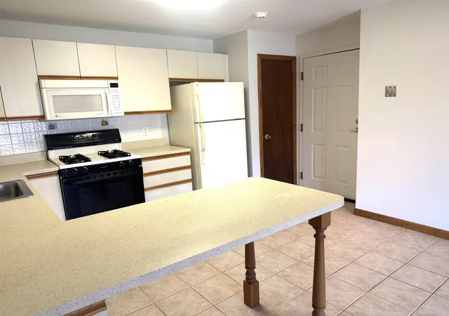 4th image of 2 Roedean Dr #A201, Nashua, NH 03063 | MLS# 5107053