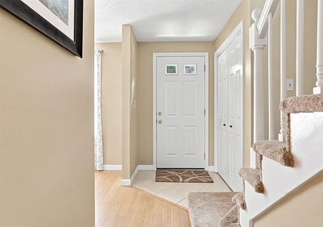 2nd image of 11 Meadowview Cir, Nashua, NH 03062 | MLS# 5107055
