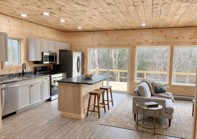 2nd image of 196 Washington St #3, Littleton, NH 03561 | MLS# 5107058