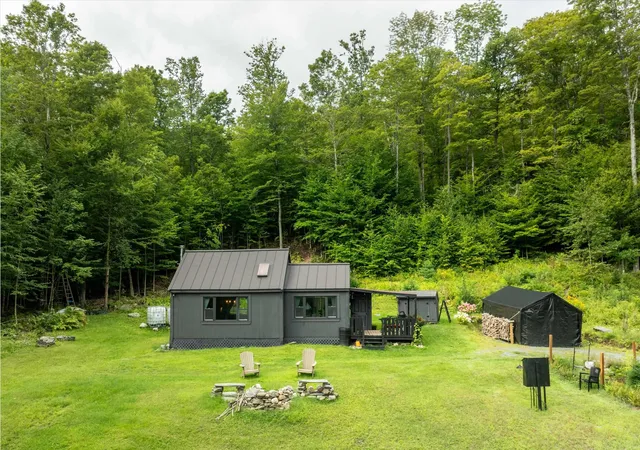 Photo 1 of Single family home for sale at 991 Old Post Rd, Bradford, VT 05033 | MLS# 5107062 | Listing updated on 2026-08-28
