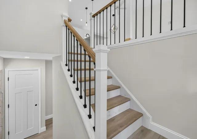 Photo 3 of Single family home for sale at 5 Alpine Wy, Hillsborough, NH 03244 | MLS# 5107076 | Listing updated on 2026-09-14