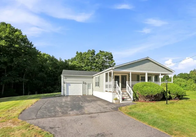 1st image of 116 Ledgewood Dr, Hampstead, NH 03841 | MLS# 5107091