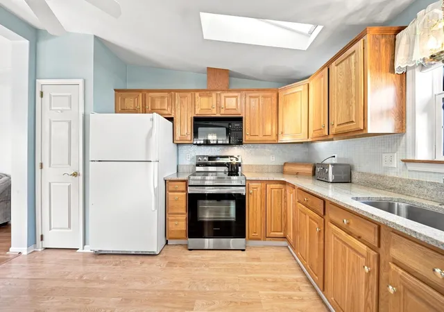 2nd image of 116 Ledgewood Dr, Hampstead, NH 03841 | MLS# 5107091