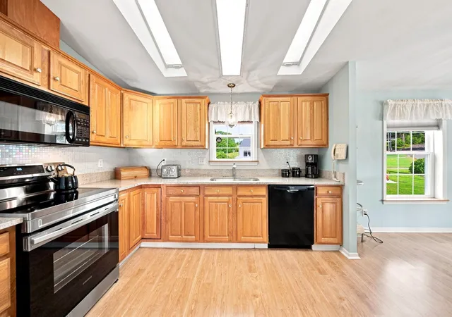 3rd image of 116 Ledgewood Dr, Hampstead, NH 03841 | MLS# 5107091