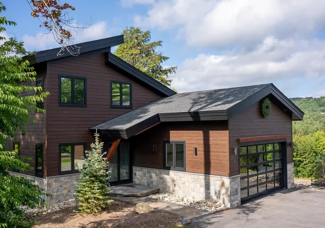 Photo 4 of Single family home for sale at 21 Sundance Loop, Dover, VT 05356 | MLS# 5107096 | Listing updated on 2026-09-14