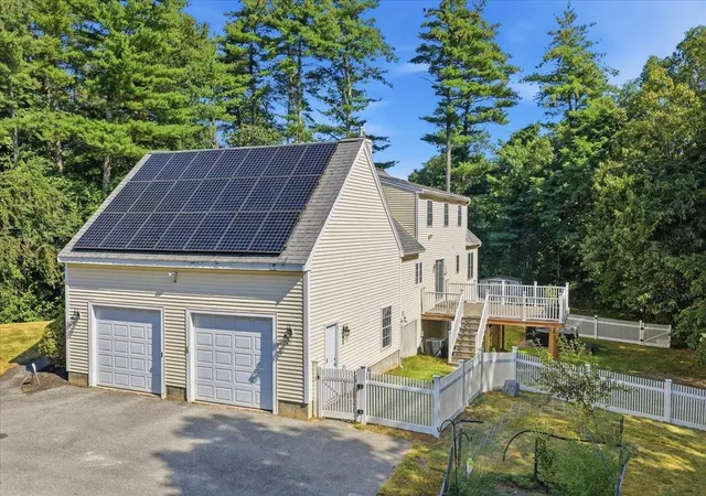 Photo 2 of Single family home for sale at 770 Mammoth Rd, Pelham, NH 03076 | MLS# 5107097 | Listing updated on 2026-10-07
