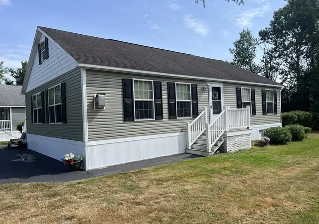 2nd image of 139 Bluefish Blvd, Portsmouth, NH 03801 | MLS# 5107117
